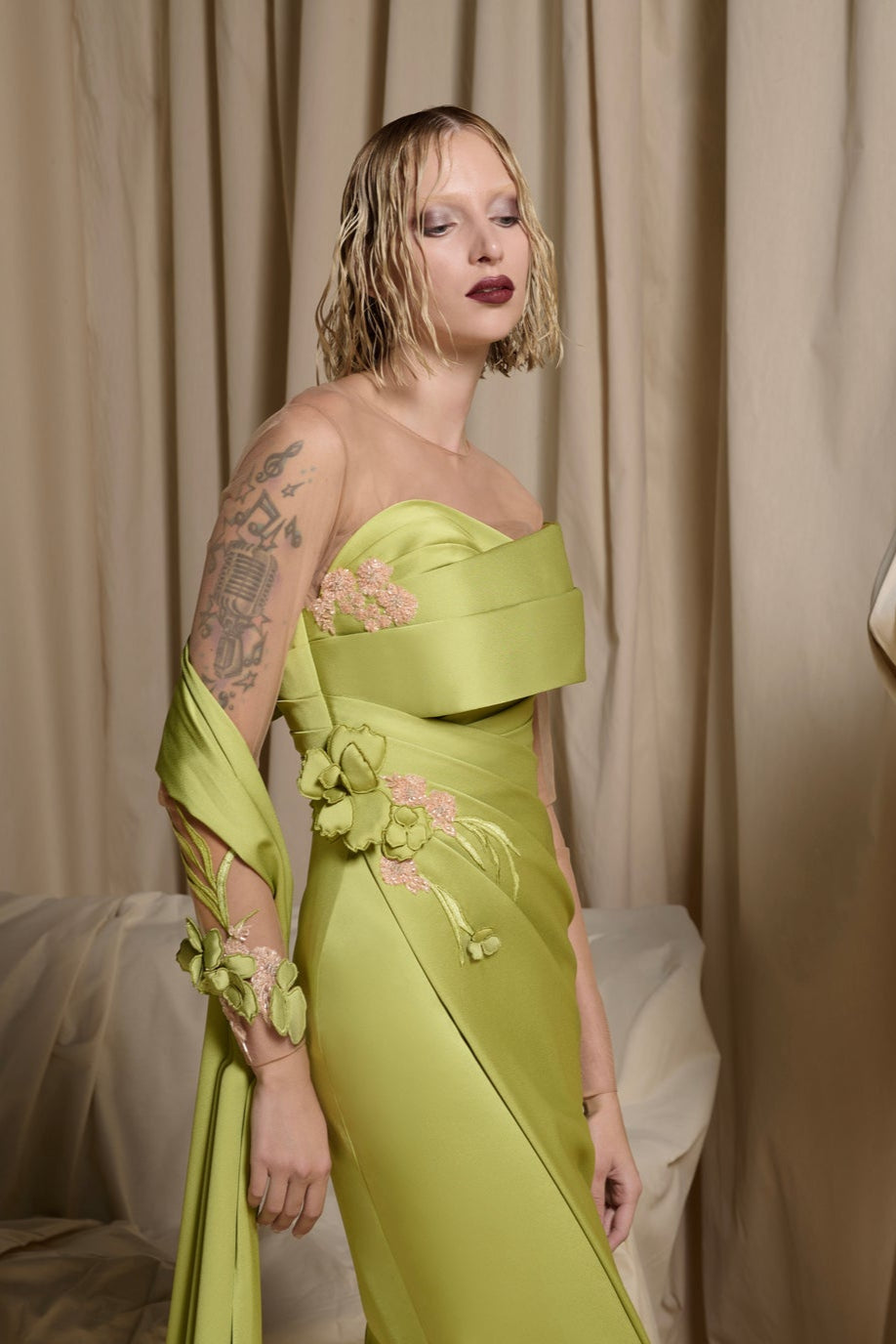 نور فتح الله 705